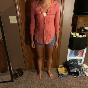 3/4 length American Eagle top w/ lace detail